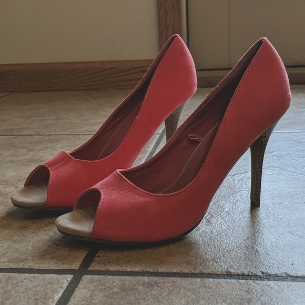 Charming Charlie coral suede peeptoe high heels 10 - Picture 4 of 11